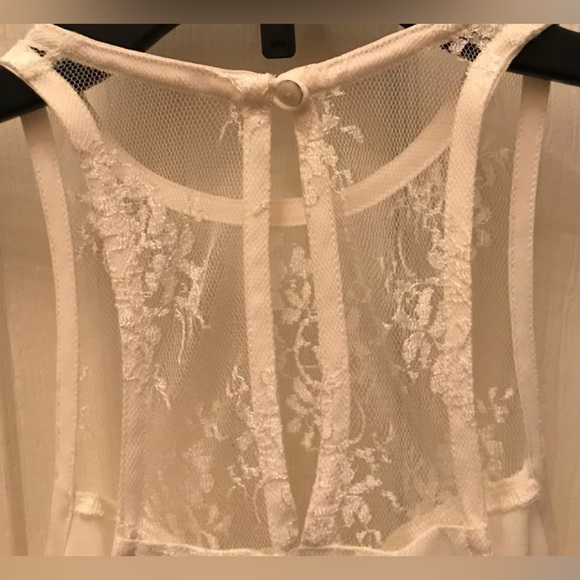 Abercrombie & Fit h Lacey Tank - Picture 2 of 6